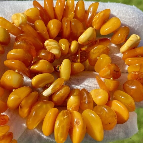 Vintage Russian USSR Baltic Butterscotch Egg Yolk Honey Amber Necklace - Picture 3 of 7